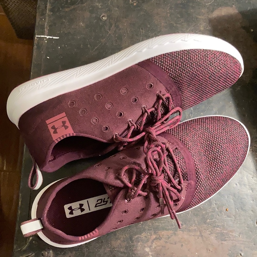 Women’s Under Armor running shoe.  Burgundy EUC